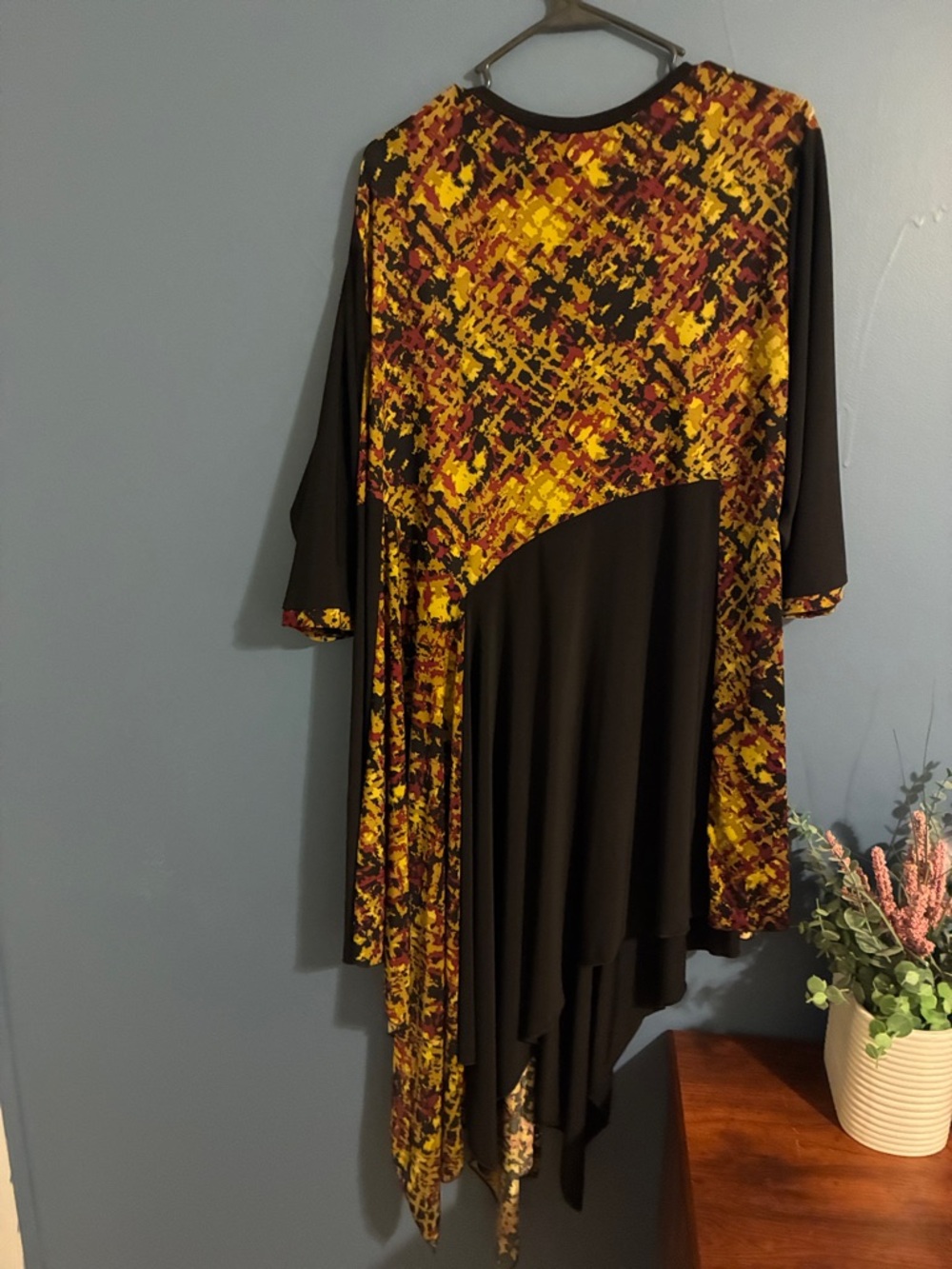 Sew Modest-Custom Made Top🖤💛 - Picture 4 of 4